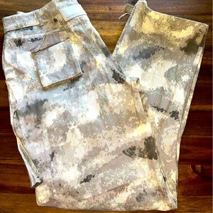 Manure De Voir grey army print cargos!